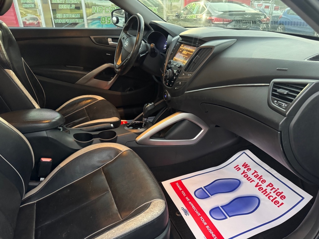 Hyundai Veloster Base 2013