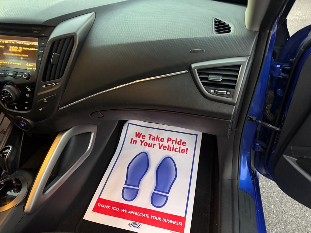 Hyundai Veloster Base 2013