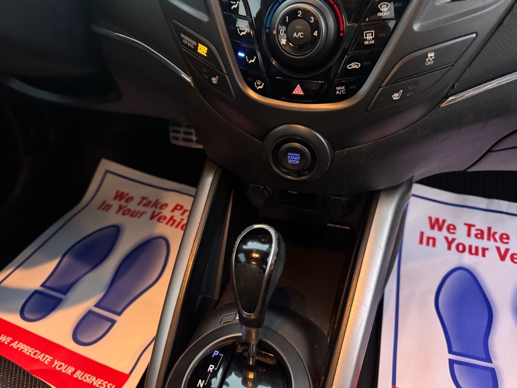 Hyundai Veloster Base 2013