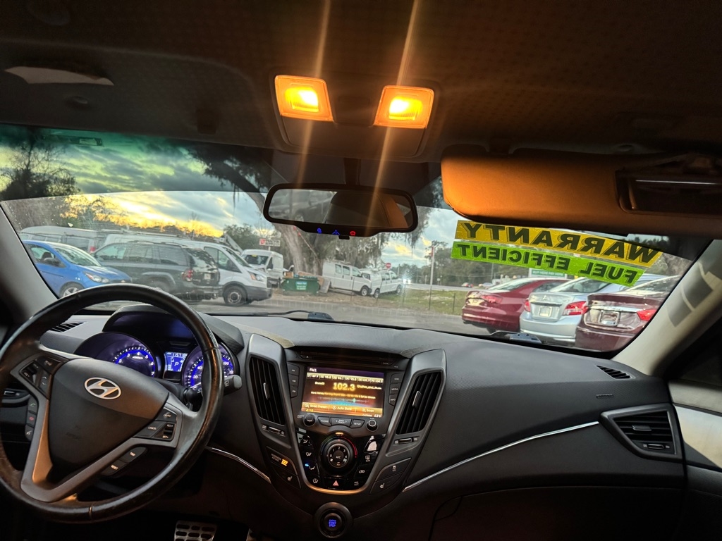 Hyundai Veloster Base 2013