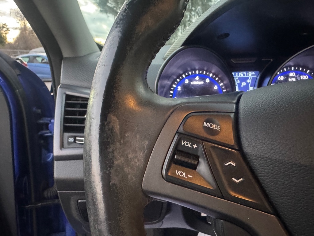 Hyundai Veloster Base 2013