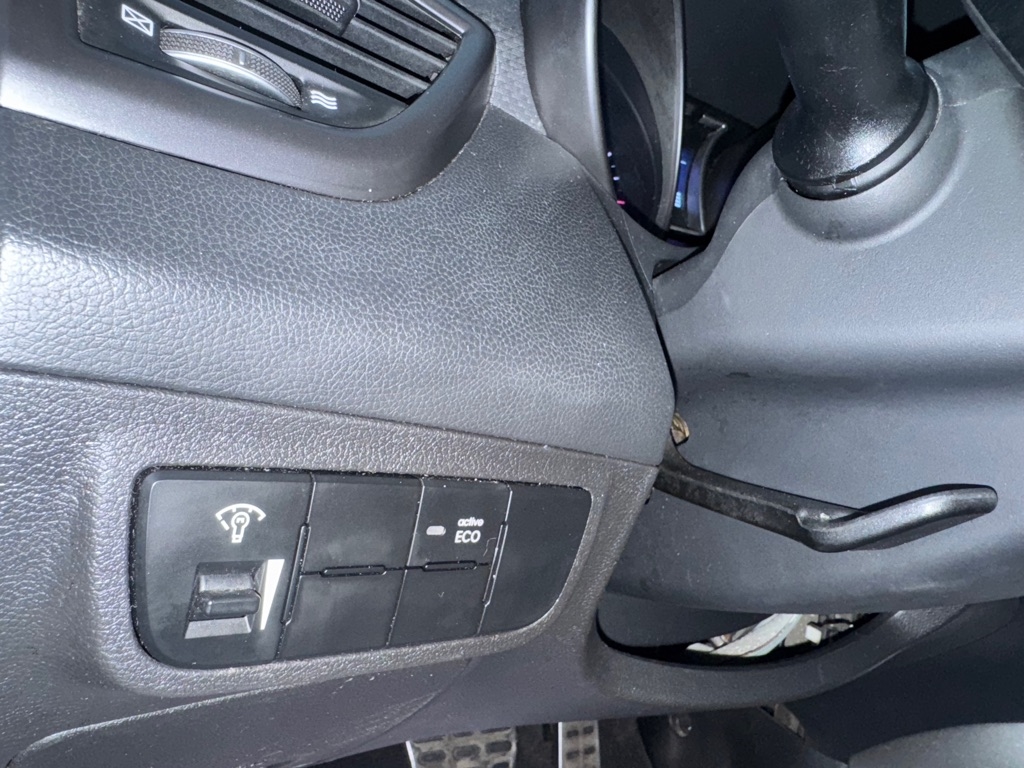 Hyundai Veloster Base 2013