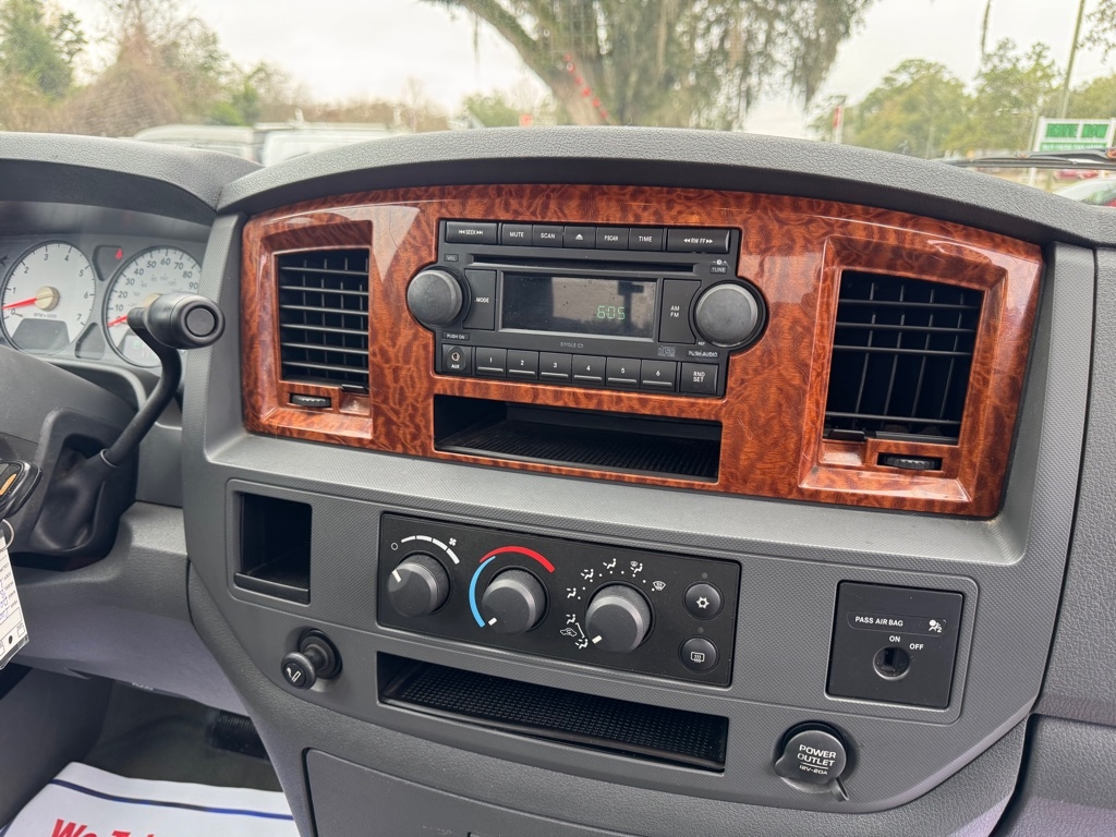 Dodge Ram 1500 ST 2WD 2006