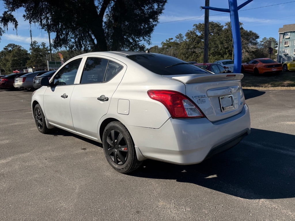 Nissan Versa 1.6 S 5M 2015