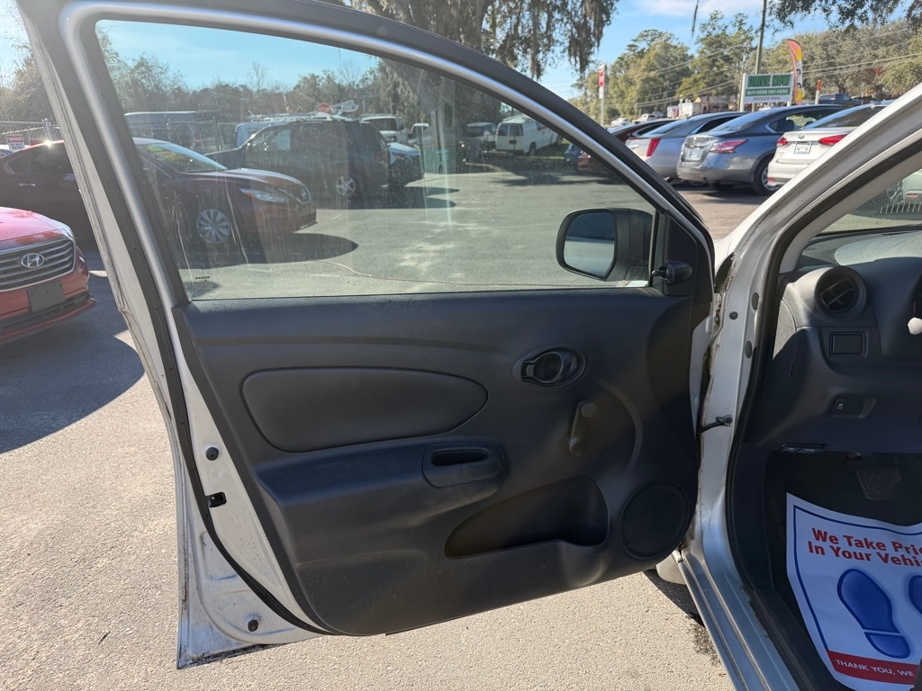 Nissan Versa 1.6 S 5M 2015