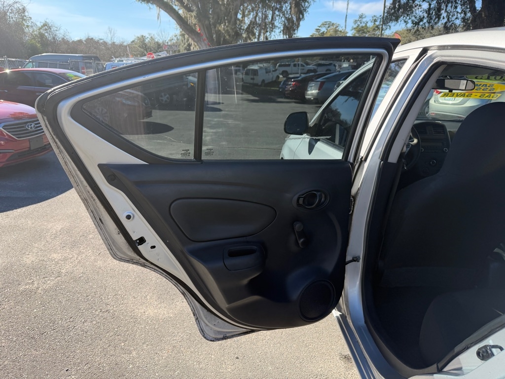 Nissan Versa 1.6 S 5M 2015