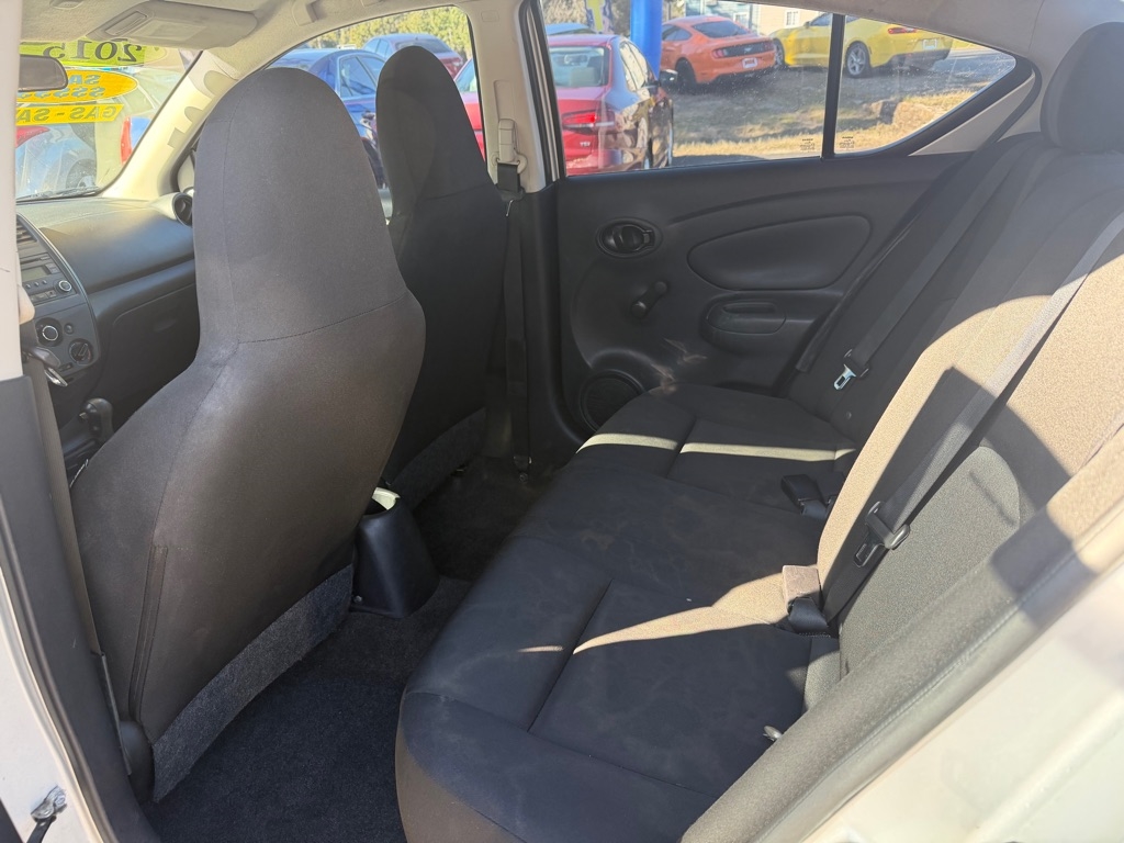 Nissan Versa 1.6 S 5M 2015