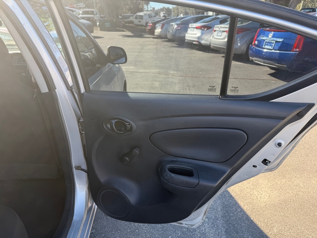 Nissan Versa 1.6 S 5M 2015