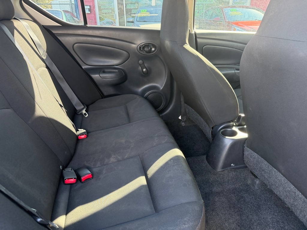 Nissan Versa 1.6 S 5M 2015