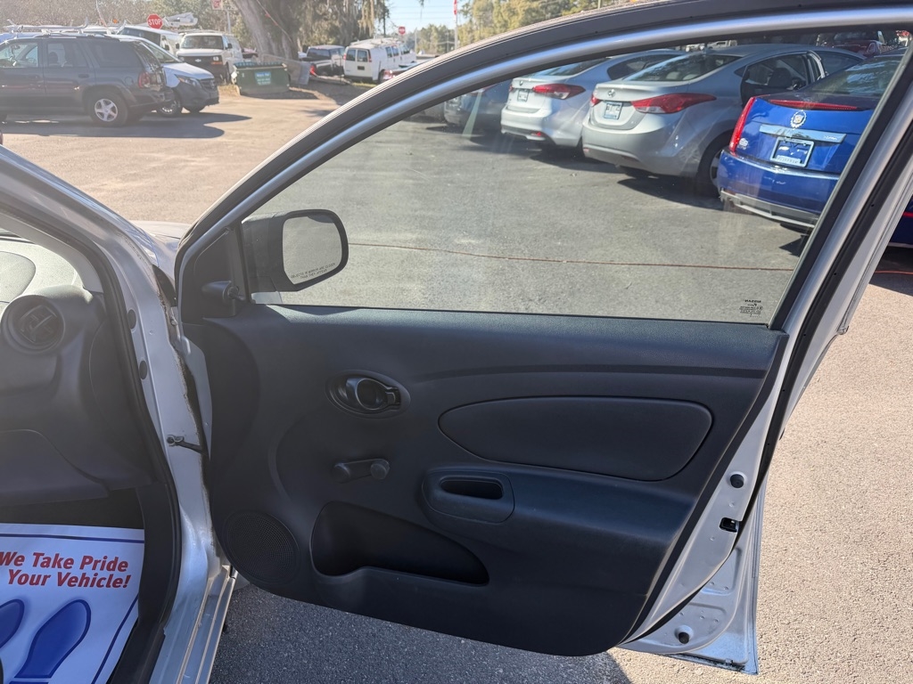 Nissan Versa 1.6 S 5M 2015