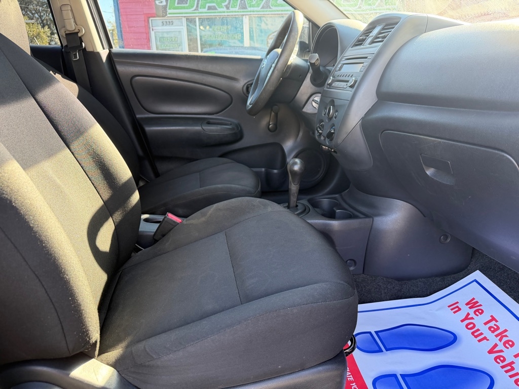 Nissan Versa 1.6 S 5M 2015