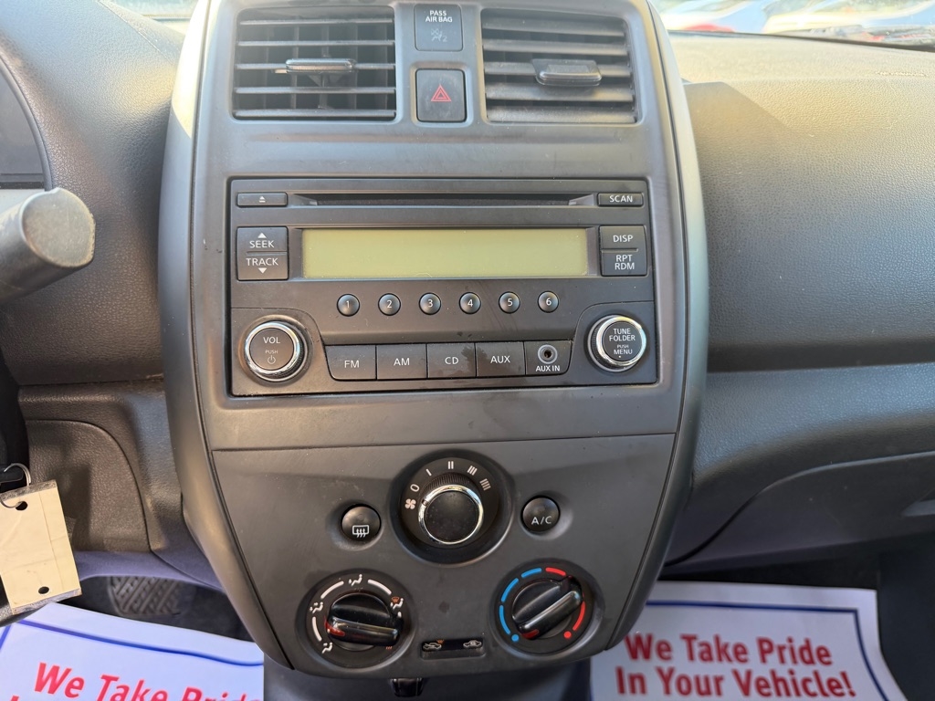 Nissan Versa 1.6 S 5M 2015