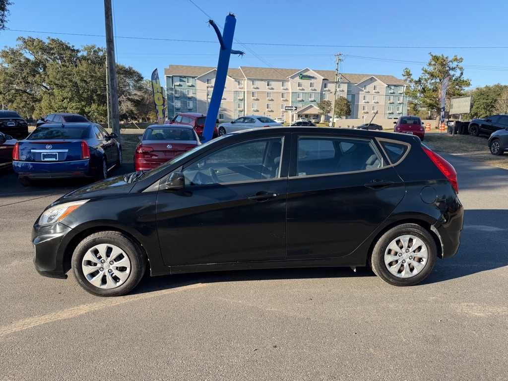 Hyundai Accent SE 5-Door 6A 2016