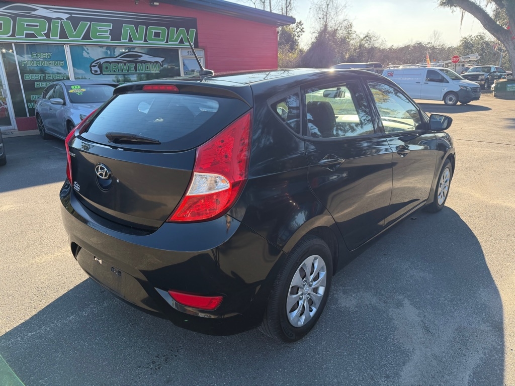 Hyundai Accent SE 5-Door 6A 2016