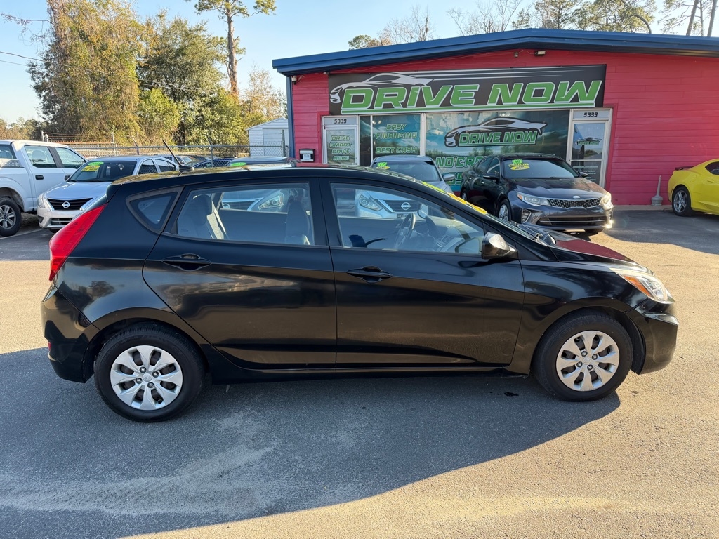 Hyundai Accent SE 5-Door 6A 2016