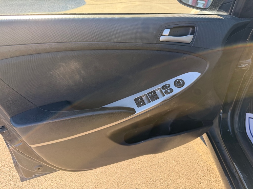 Hyundai Accent SE 5-Door 6A 2016