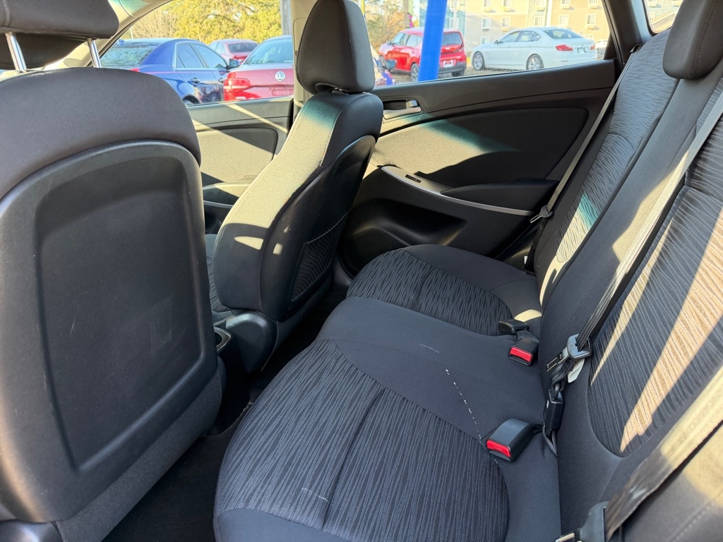 Hyundai Accent SE 5-Door 6A 2016