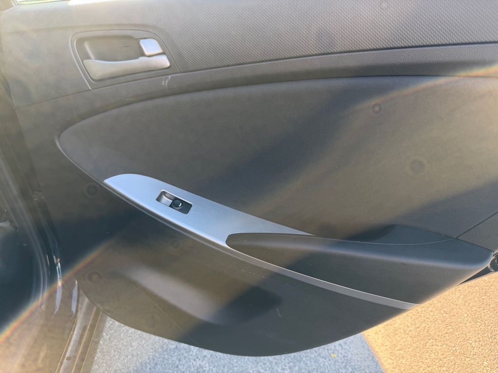 Hyundai Accent SE 5-Door 6A 2016