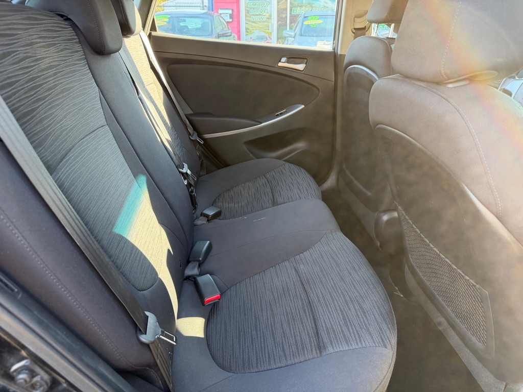 Hyundai Accent SE 5-Door 6A 2016