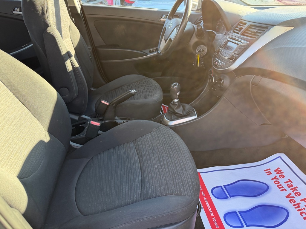 Hyundai Accent SE 5-Door 6A 2016