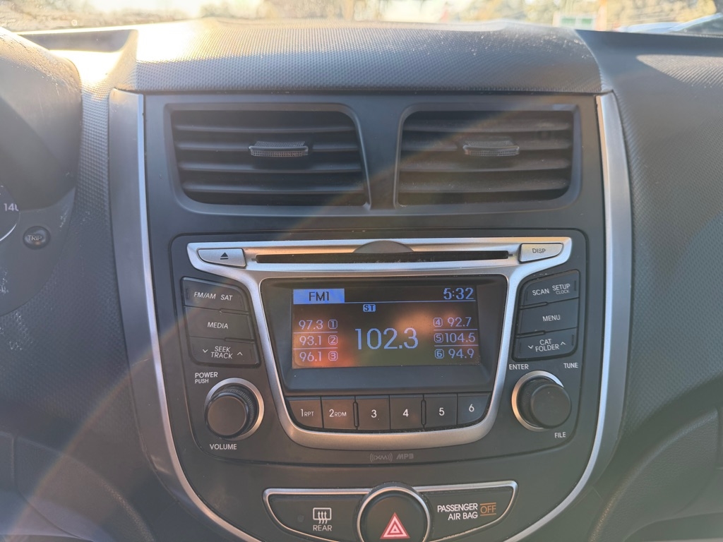 Hyundai Accent SE 5-Door 6A 2016