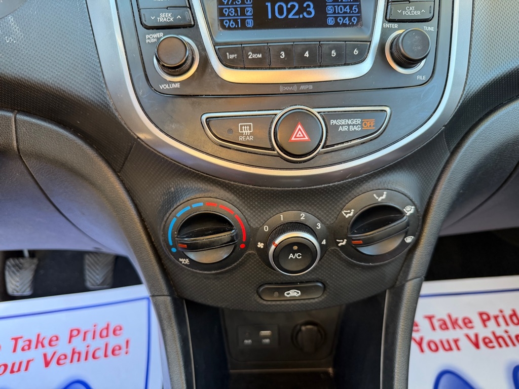 Hyundai Accent SE 5-Door 6A 2016