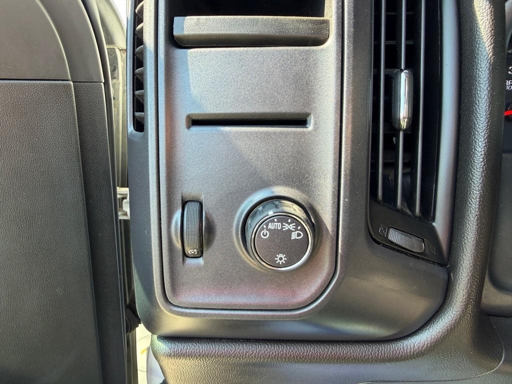 Chevrolet Silverado 1500 Custom Double Cab 2WD 2019