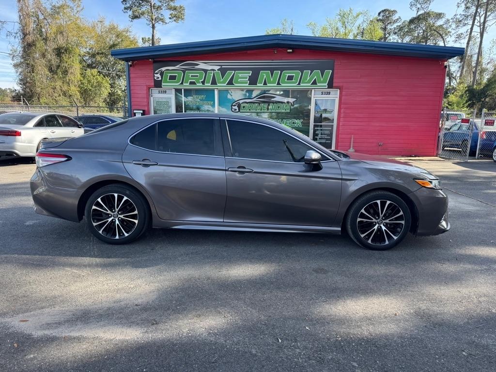 Toyota Camry SE 2018