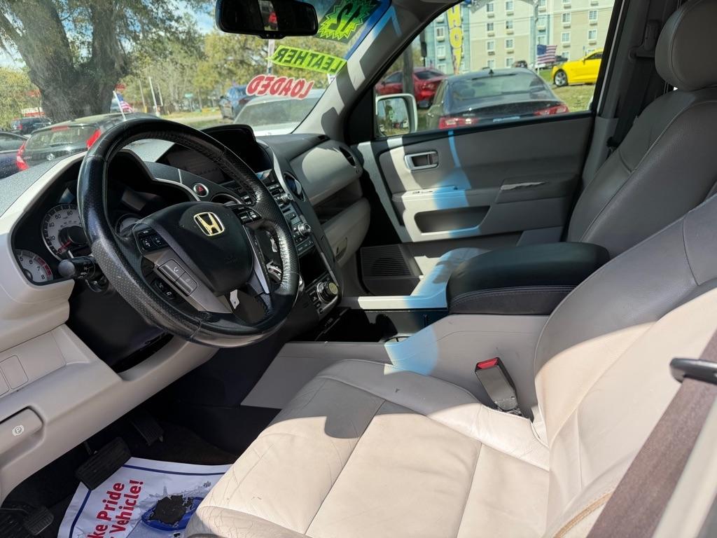 Honda Pilot Touring 4WD 5-Spd AT with DVD 2012