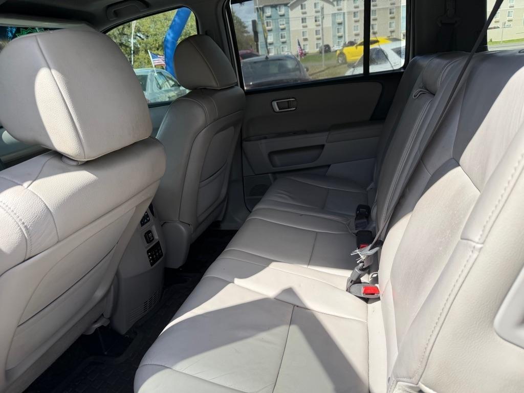 Honda Pilot Touring 4WD 5-Spd AT with DVD 2012