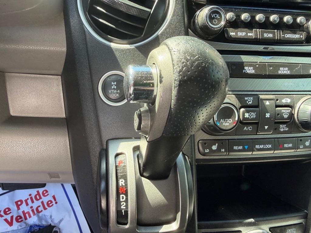 Honda Pilot Touring 4WD 5-Spd AT with DVD 2012