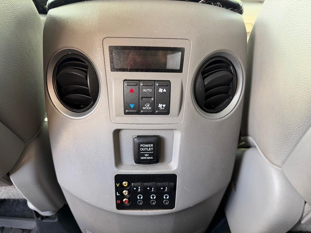 Honda Pilot Touring 4WD 5-Spd AT with DVD 2012