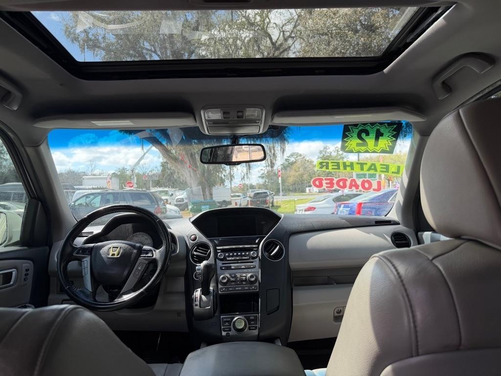 Honda Pilot Touring 4WD 5-Spd AT with DVD 2012