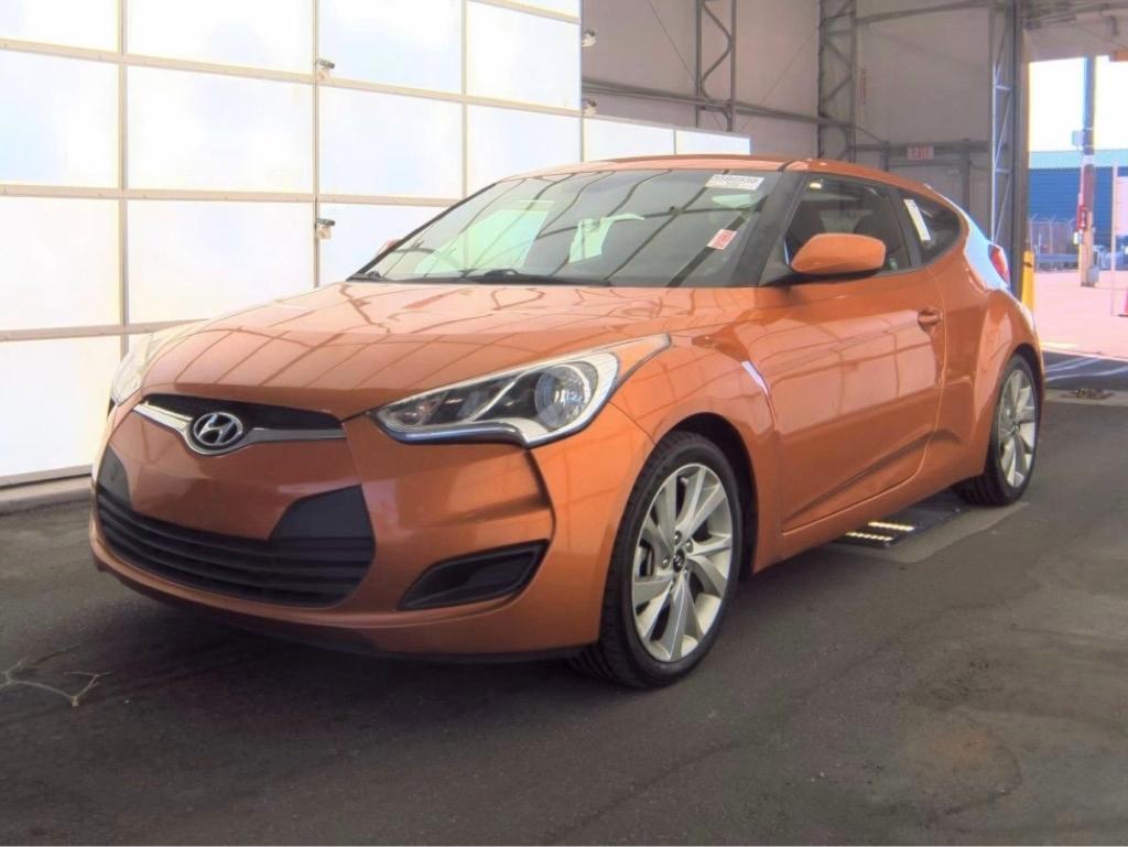 2016 Hyundai Veloster Base 6AT