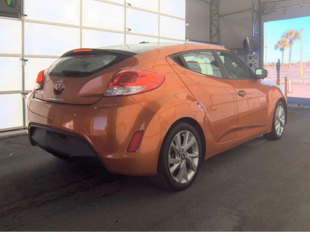 Hyundai Veloster Base 6AT 2016