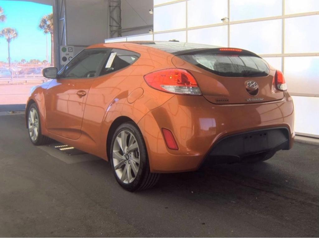 Hyundai Veloster Base 6AT 2016
