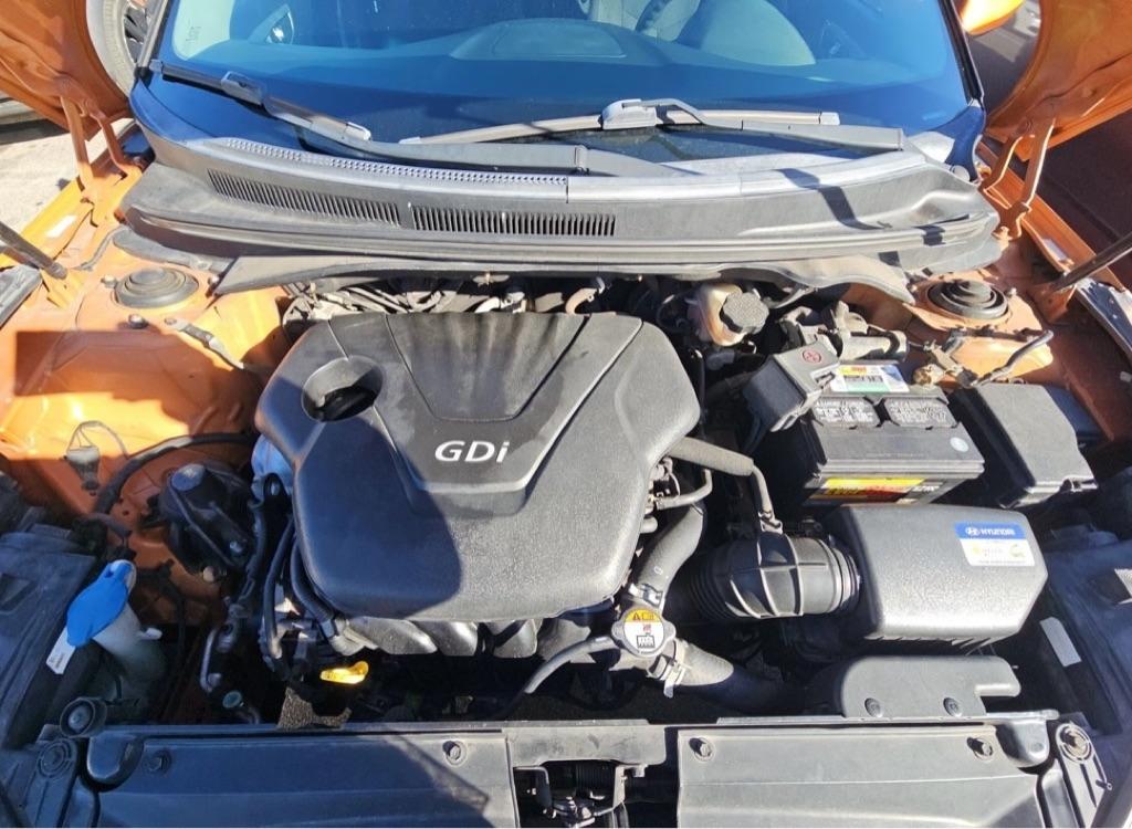 Hyundai Veloster Base 6AT 2016