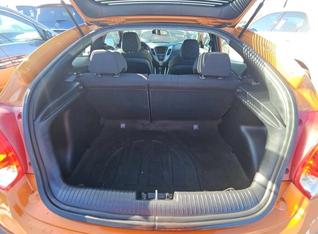 Hyundai Veloster Base 6AT 2016