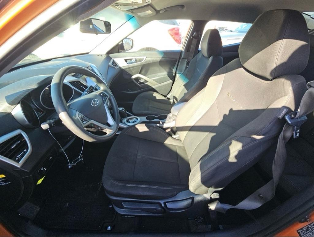 Hyundai Veloster Base 6AT 2016