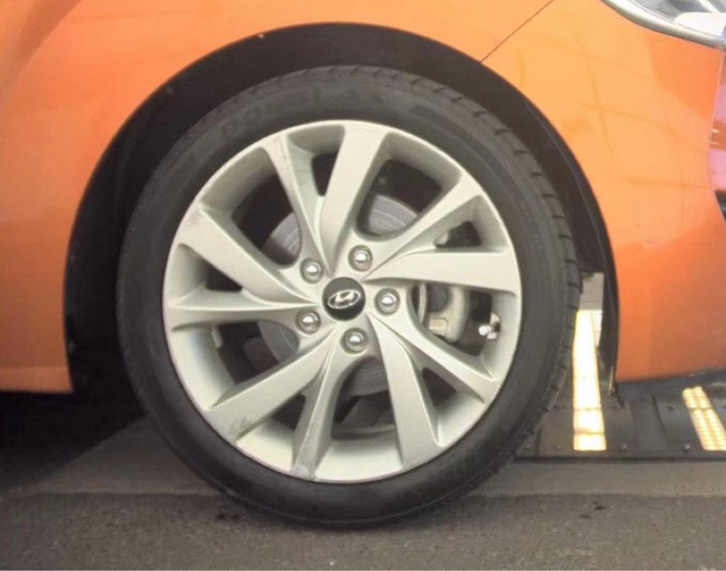 Hyundai Veloster Base 6AT 2016