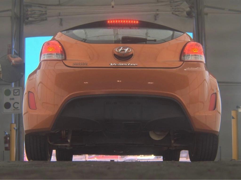 Hyundai Veloster Base 6AT 2016