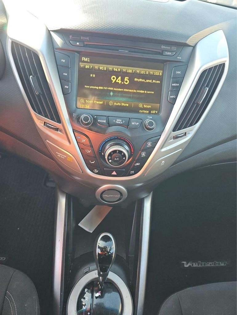 Hyundai Veloster Base 6AT 2016