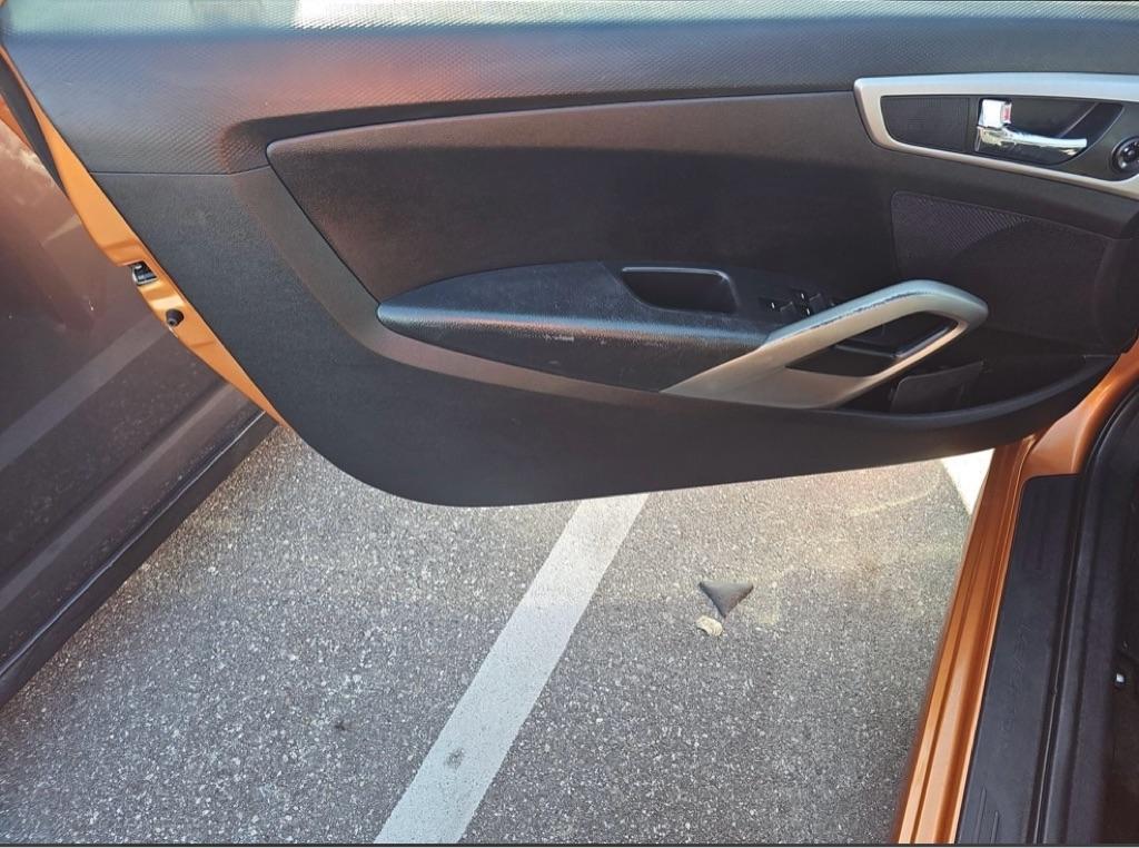 Hyundai Veloster Base 6AT 2016