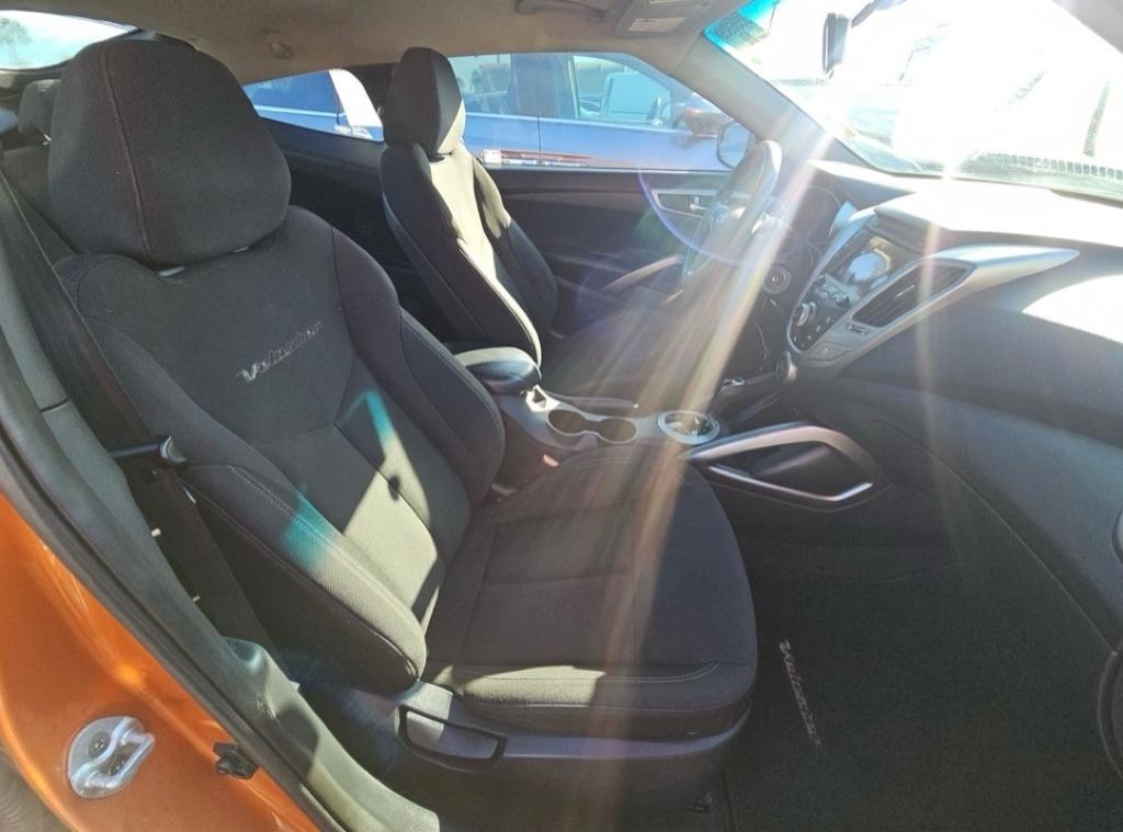 Hyundai Veloster Base 6AT 2016