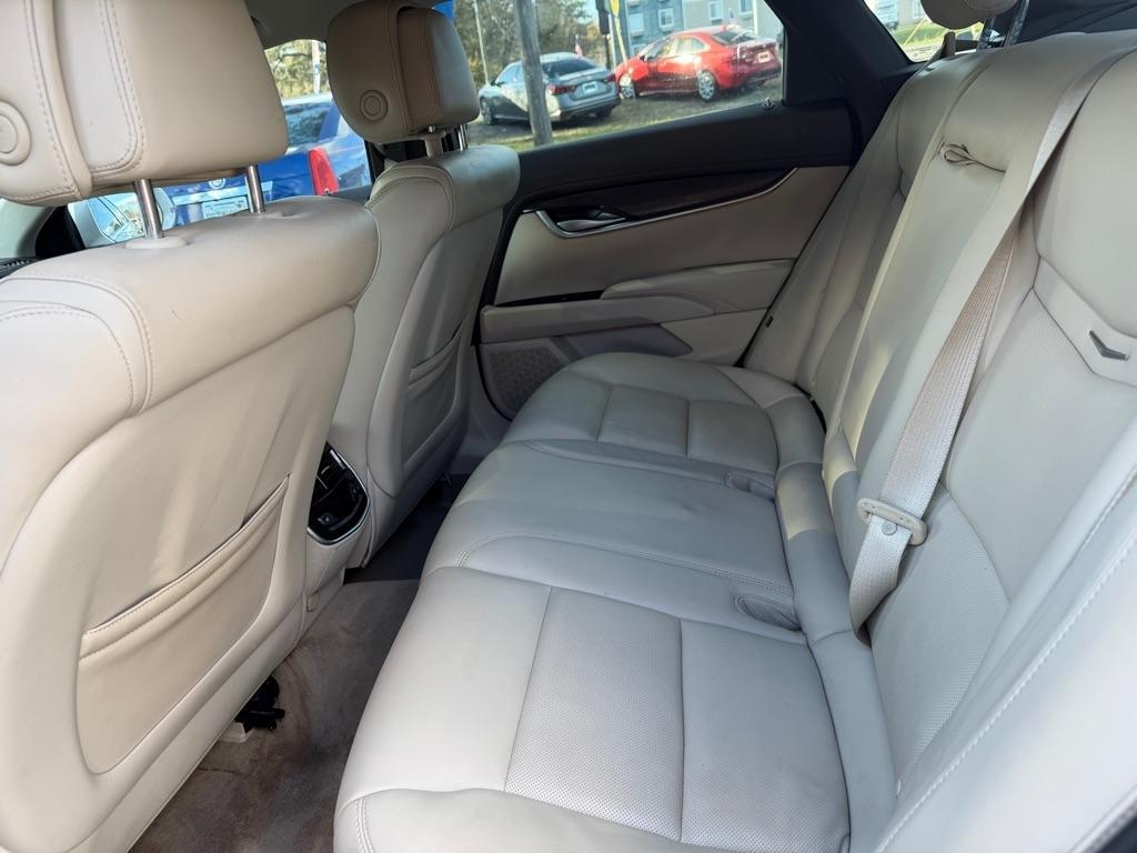 Cadillac XTS Luxury 2013