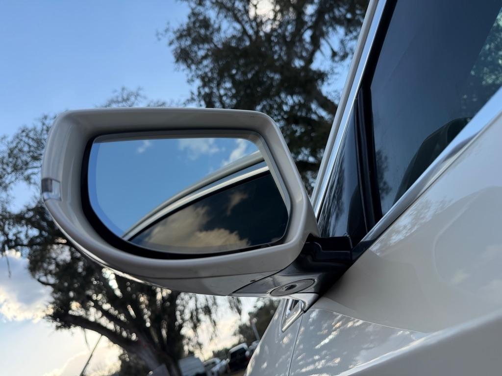 Cadillac XTS Luxury 2013