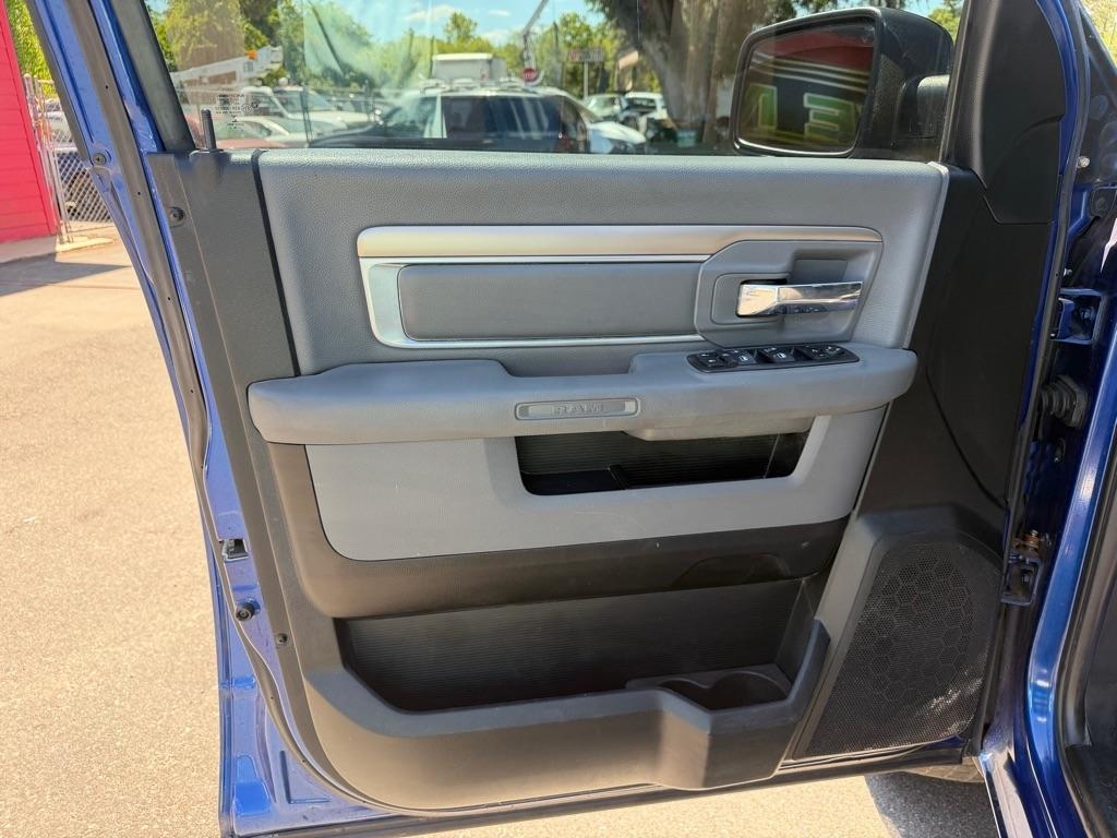 RAM 1500 SLT Crew Cab SWB 4WD 2017