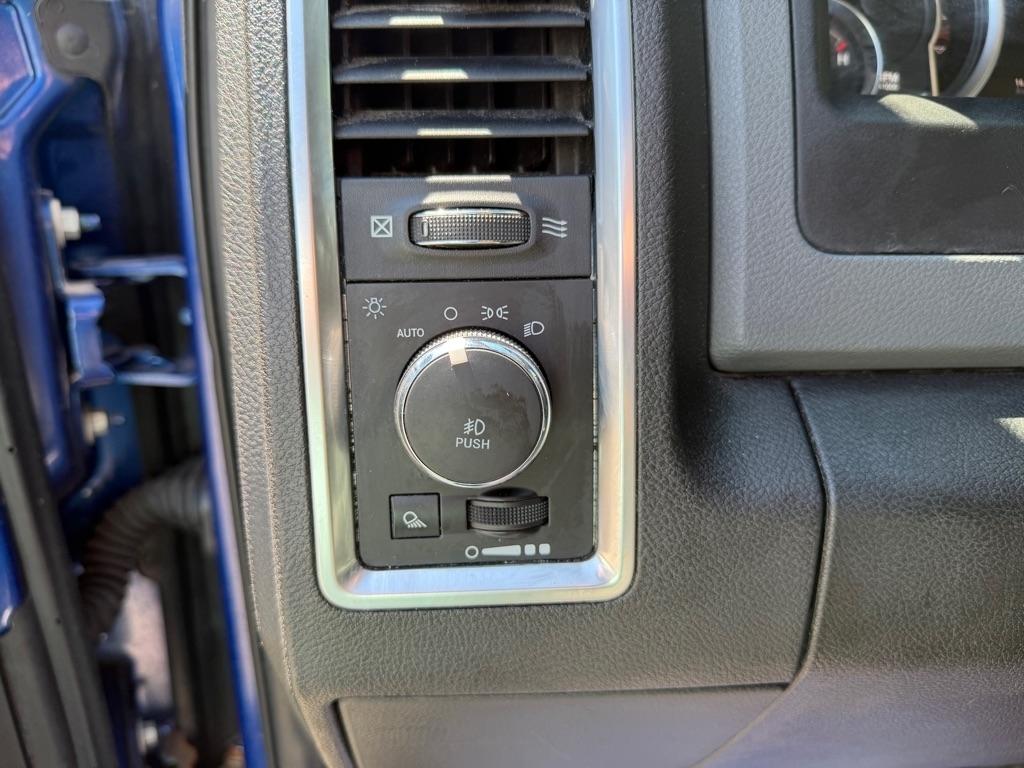 RAM 1500 SLT Crew Cab SWB 4WD 2017