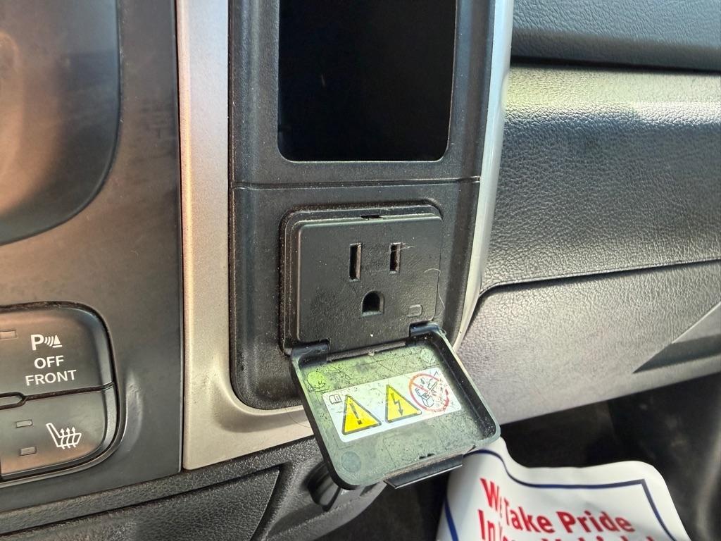 RAM 1500 SLT Crew Cab SWB 4WD 2017