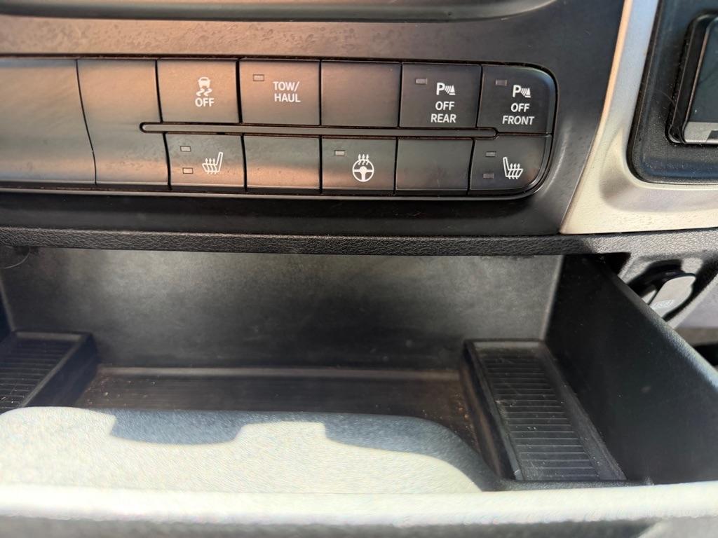 RAM 1500 SLT Crew Cab SWB 4WD 2017